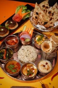 احتفل بنهاية العام بأسلوب ملكي مع تجربة طعام استثنائية في مطعم وورلد أوف كاريز