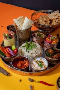 احتفل بنهاية العام بأسلوب ملكي مع تجربة طعام استثنائية في مطعم وورلد أوف كاريز