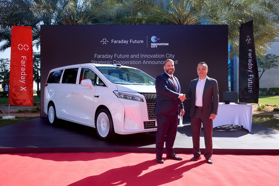 فاراداي فيوتشر الشرق الأوسط توقّع مذكرة تفاهم استراتيجية مع واحة رأس الخيمة للأصول الرقمية وتحتفي بتسليم مركبة FX Super One 1 فاراداي فيوتشر