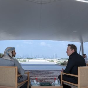 حمدان بن محمد يلتقي إيلون ماسك ويستعرض معه آفاق التطور التكنولوجي والذكاء الاصطناعي