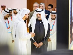 نهيان بن مبارك يزور معرض “أوتوميكانيكا دبي 2025”
