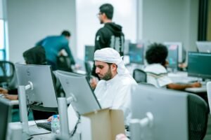 أكاديمية 42 أبوظبي توسع حضورها في العين من خلال برامج جديدة للمواهب الصاعدة