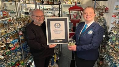 ألماني يدخل موسوعة «غينيس» بـ11 ألف كرة ثلج زجاجية 5 موسوعة غينيس