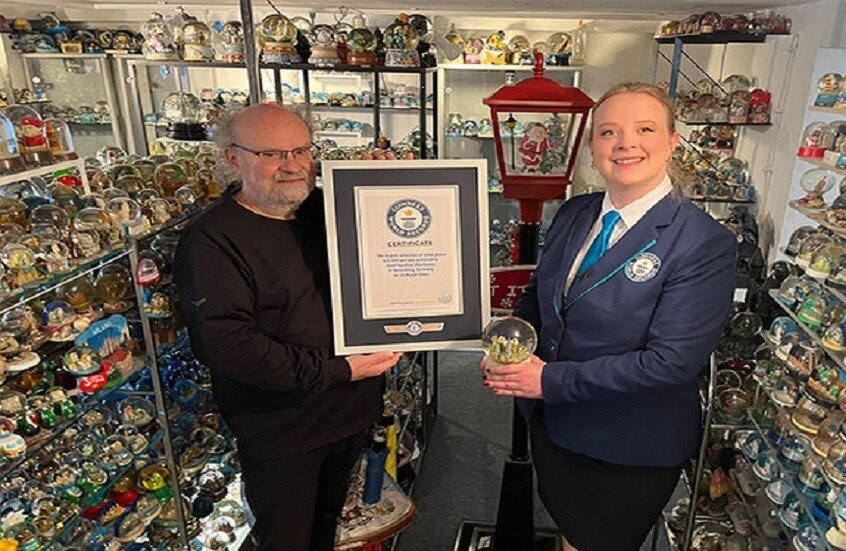 ألماني يدخل موسوعة «غينيس» بـ11 ألف كرة ثلج زجاجية 1 موسوعة غينيس