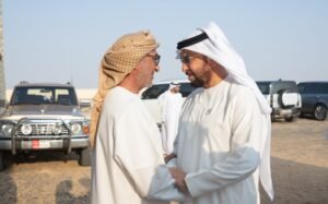 حمدان بن زايد يزور عيسى سيف بن عبلان المزروعي في منزله بمدينة ليوا