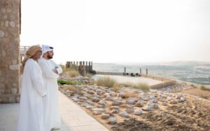 حمدان بن زايد يزور عيسى سيف بن عبلان المزروعي في منزله بمدينة ليوا