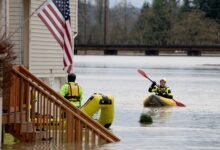 فيضانات عارمة تتسبب في إجلاء عشرات الآلاف بولاية واشنطن الأمريكية