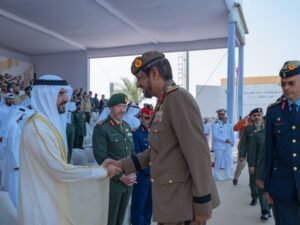 حمدان بن محمد يشهد تخريج الدفعة الثانية من خريجي جامعة زايد العسكرية