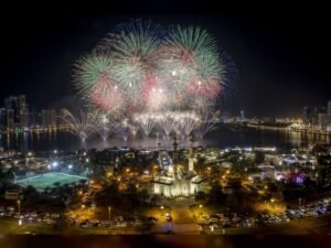 سماء الإمارات تتلألأ بالإبهار وتستقبل 2026 بعروض خيالية