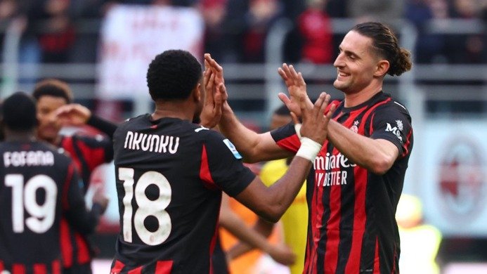 ميلان يكرم ضيافة فيرونا بثلاثية نظيفة 1 ميلان