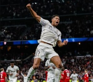 ريال مدريد يضغط على برشلونة بقهر إشبيلية