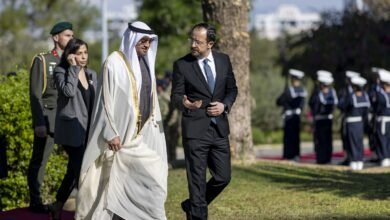 جرت لسموه مراسم استقبال رسمية.. رئيس الدولة يصل القصر الرئاسي في نيقوسيا يرافقه الرئيس القبرصي