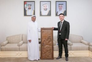 حمد الشرقي يستقبل رئيس مجلس إدارة مجموعة ياشا الصينية ويبحثان تعزيز التعاون