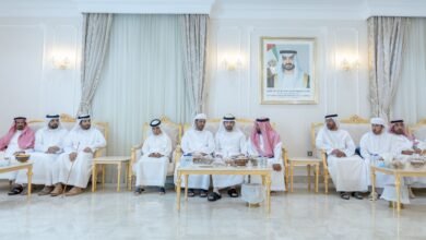 حمدان بن محمد يقدّم واجب العزاء في وفاة عتيق محمد المهيري