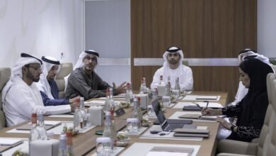 منصور بن محمد يطلع على جاهزية تنظيم "القمة العالمية للرياضة"