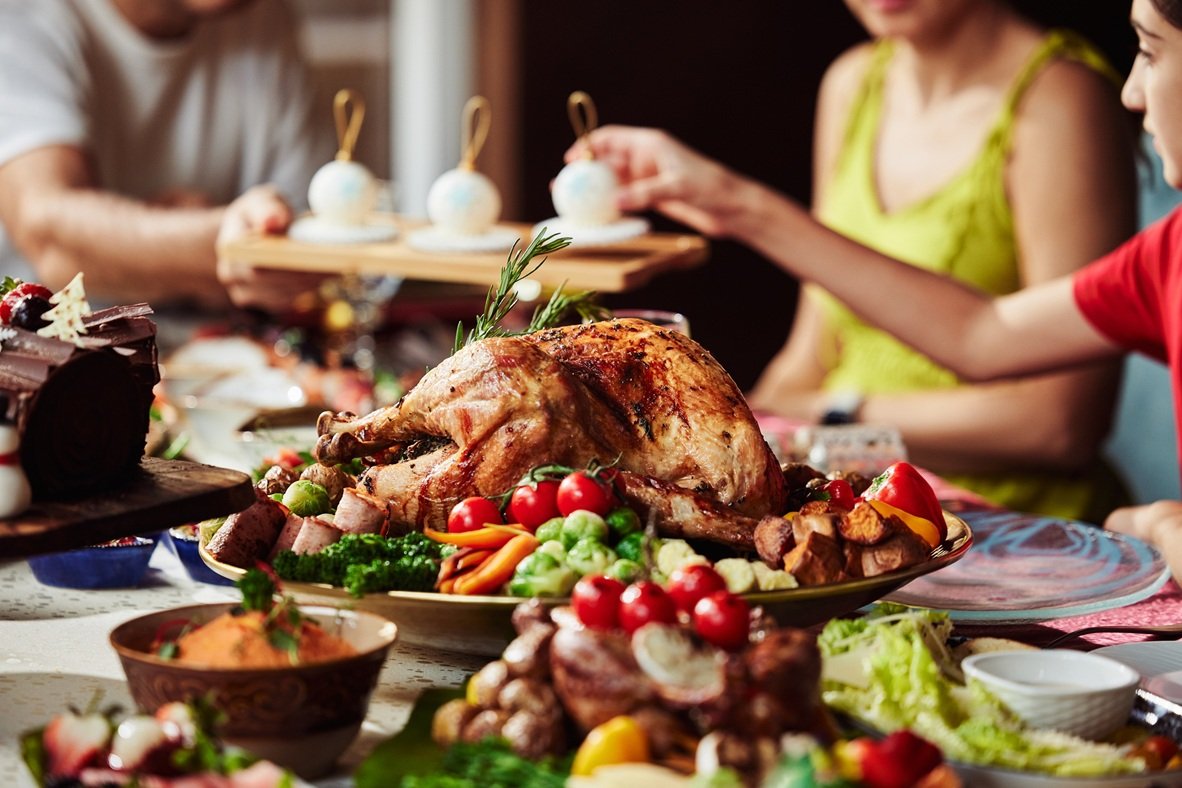 استقبلوا موسم الأعياد واستمتعوا بتجارب الطعام والنكهات الغنية والفاخرة في منتجع وسبا شاطىء شيراتون الشارقة 1 استقبلوا موسم الأعياد واستمتعوا بتجارب الطعام والنكهات الغنية والفاخرة في منتجع وسبا شاطىء شيراتون الشارقة