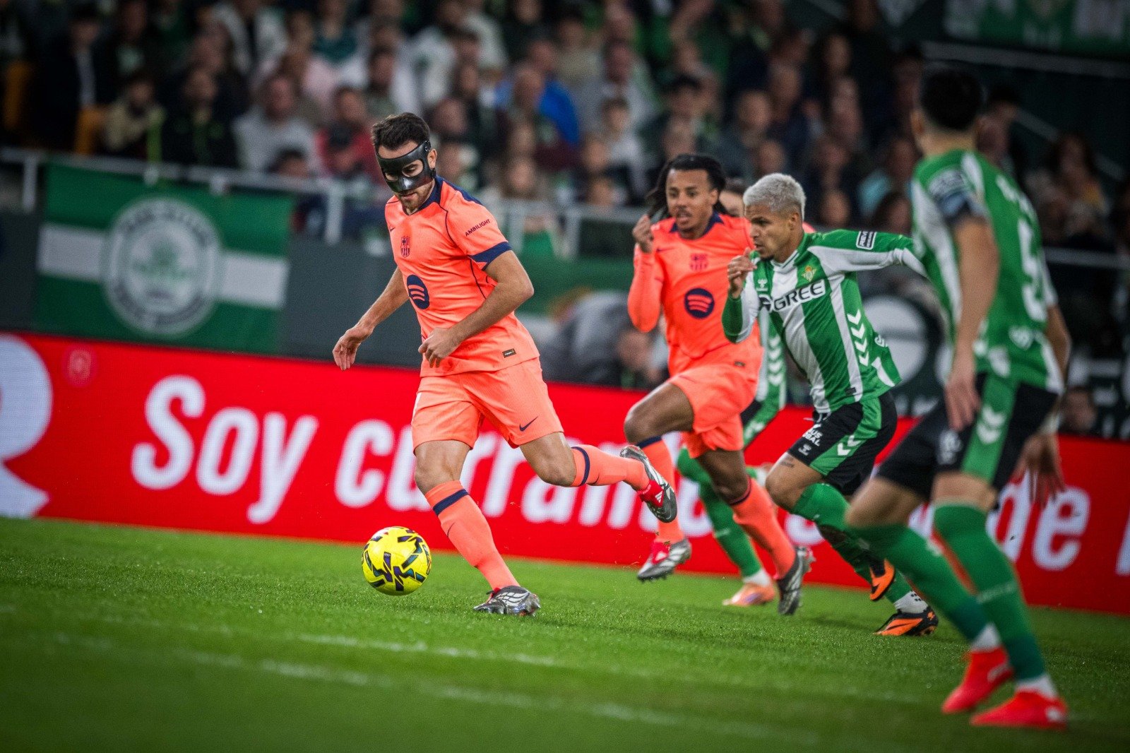 طوفان برشلونة يجتاح ريال بيتيس 1 طوفان برشلونة يجتاح ريال بيتيس