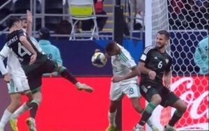 نواف شكر الله: الحكم حرم منتخبنا الوطني من ركلة جزاء