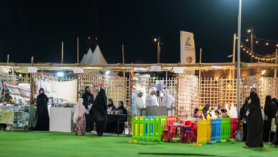 السوق الشعبي في مهرجان الياسات… لوحة تراثية تنبض بالحياة