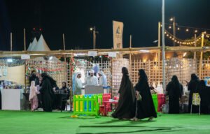 السوق الشعبي في مهرجان الياسات… لوحة تراثية تنبض بالحياة