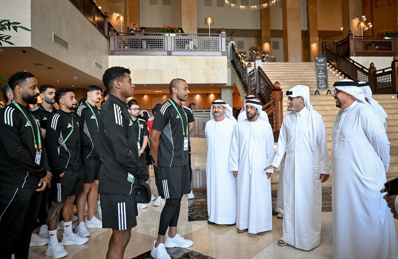 بالصور.. حمد بن خليفة يزور بعثة منتخبنا الوطني في الدوحة 1 منتخبنا الوطني