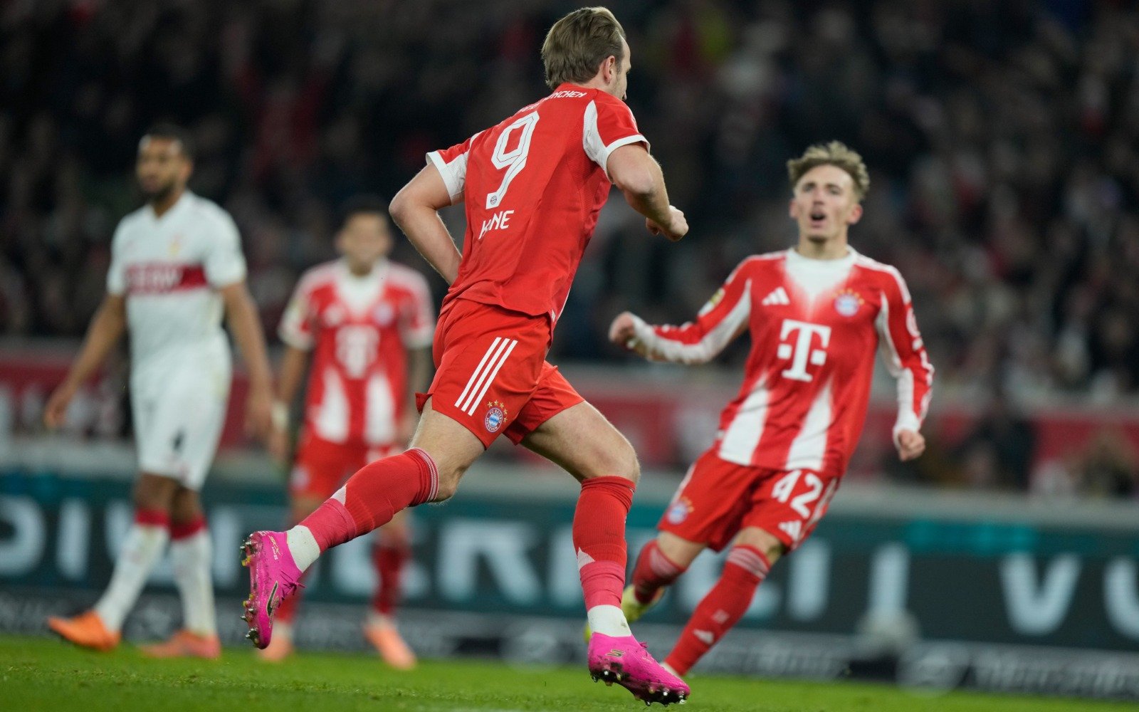 بايرن ميونخ يكتسح شتوتجارت في عقر داره 1 بايرن ميونخ يكتسح شتوتجارت في عقر داره