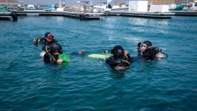 "أبوظبي للدفاع المدني" يشارك بتنظيف أعماق البحر بميناء دبا الفجيرة