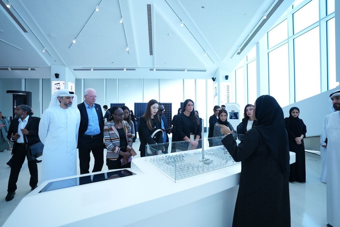 وفد البرنامج العالمي لإعداد قادة أهداف التنمية المستدامة يطلع على مشاريع الاستدامة في "كهرباء دبي" 1 وفد البرنامج العالمي لإعداد قادة أهداف التنمية المستدامة يطلع على مشاريع الاستدامة في "كهرباء دبي"