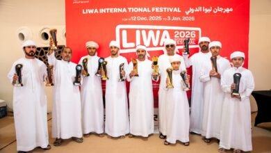 تتويج الفائزين بأشواط بطولة الصقور في مهرجان ليوا