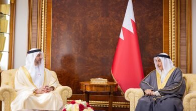 نائب رئيس وزراء البحرين يستقبل وفداً حكومياً إماراتياً