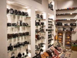 وفد إعلامي يطلع على الحراك الثقافي في "ليالي المحرق" ومسيرة الإنجازات بجناح مجلس التعاون