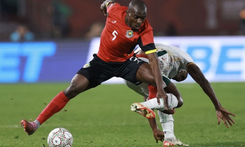 الجزائر بالعلامة الكاملة في أمم أفريقيا.. وتأهل جماعي لكوت ديفوار والكاميرون وبوركينا فاسو والسودان وموزمبيق 11 الجزائر بالعلامة الكاملة في أمم أفريقيا.. وتأهل جماعي لكوت ديفوار والكاميرون وبوركينا فاسو والسودان وموزمبيق