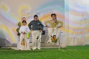 الألعاب الشعبية تعيد ذكريات الطفولة وتنعش التراث في مهرجان الظفرة 2 الألعاب الشعبية تعيد ذكريات الطفولة وتنعش التراث في مهرجان الظفرة