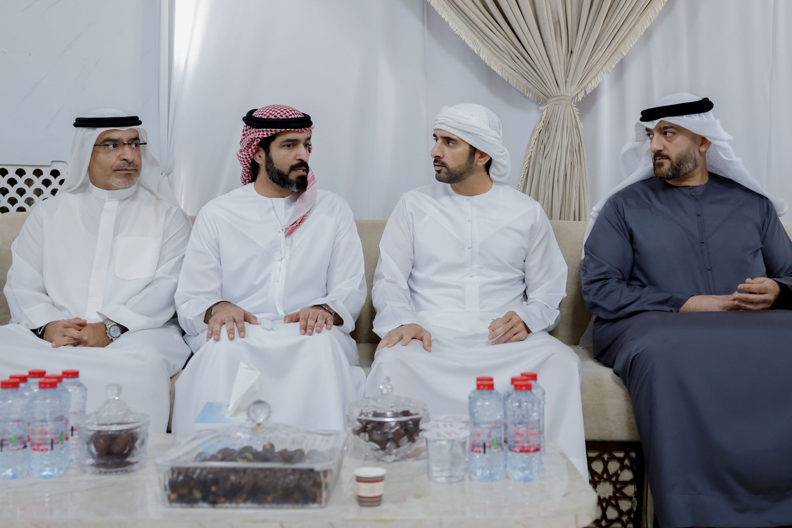 حمدان بن محمد يقدّم واجب العزاء في وفاة عبدالغني محمد حبيب آل رضا 1 حمدان بن محمد يقدّم واجب العزاء في وفاة عبدالغني محمد حبيب آل رضا