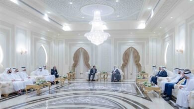 حاكم الشارقة يستقبل أبناء القارئ عبدالباسط عبدالصمد ويطلق التطبيق الإلكتروني "المعين"