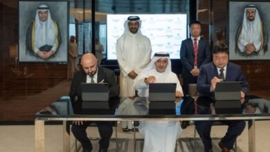 سلطان بن أحمد القاسمي يشهد توقيع مذكرة تفاهم بين "الشارقة لتقنيات الاتصال" وداتاكانفاس إنترناشيونال وأيه آي كارافان