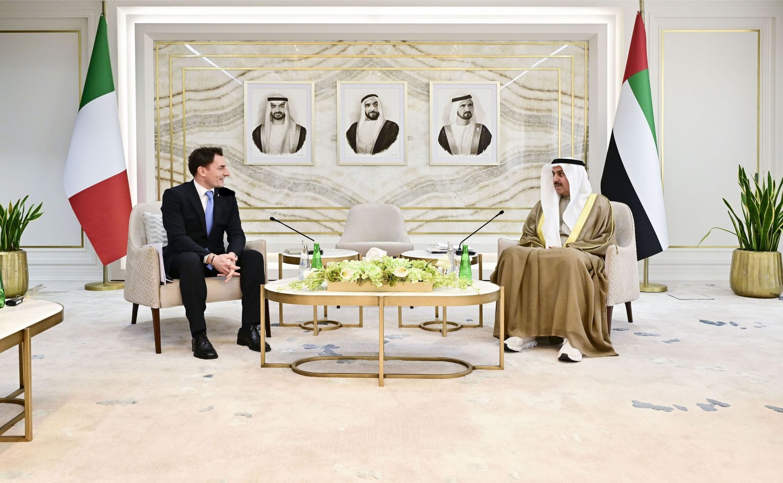 صقر غباش يستقبل رئيس اللجنة البرلمانية المعنية بالمناخ والبيئة في البرلمان الإيطالي 1 صقر غباش يستقبل رئيس اللجنة البرلمانية المعنية بالمناخ والبيئة في البرلمان الإيطالي