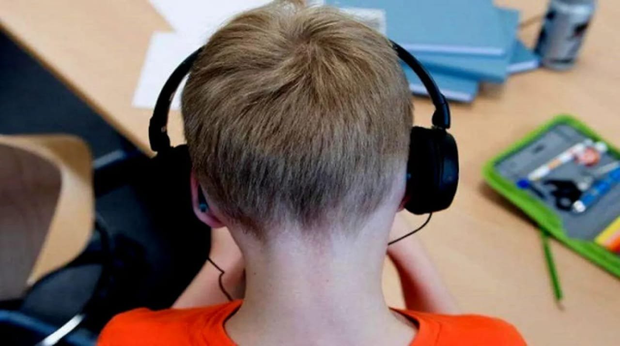 تهدد السمع وتشتت التركيز.. احذر الاستخدام اليومي لسماعات الرأس 1 سماعات الرأس