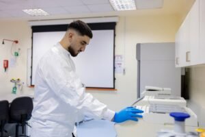 «جامعة أبوظبي» تطلق معهد أبحاث السرطان 3 «جامعة أبوظبي» تطلق معهد أبحاث السرطان