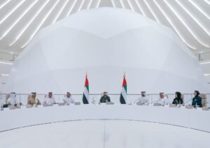 الجلسات الاستثنائية لمجلس الوزراء/نموذج محمد بن راشد في قيادة الحكومة من الميدان لإحداث تغييرات جذرية في العمل الحكومي