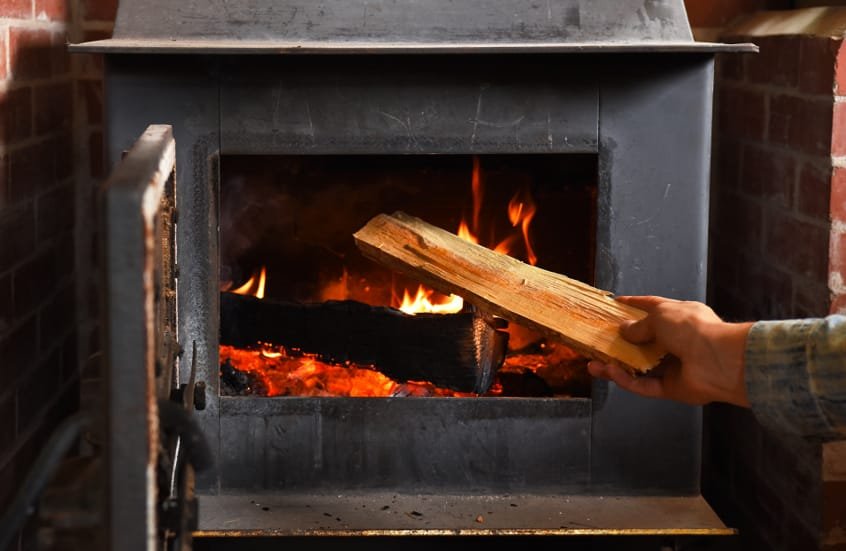 عواقب صحية خطيرة لحرق الحطب في المنازل 1 حرق الحطب