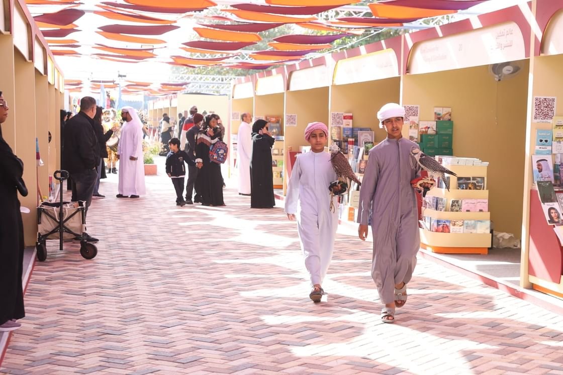 مشاركون يؤكدون أن مهرجان الظفرة للكتاب منصة رائدة لتعزيز الحوار الثقافي 1 مشاركون يؤكدون أن مهرجان الظفرة للكتاب منصة رائدة لتعزيز الحوار الثقافي