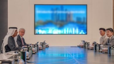 سعود بن صقر يستقبل وفدا من شركة "سامسونج للإلكترونيات"