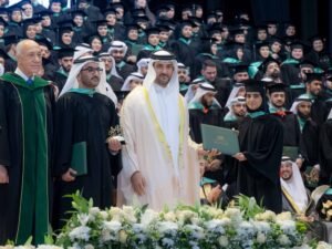سلطان بن أحمد القاسمي يشهد حفل تخريج طلبة الدراسات العليا بجامعة الشارقة