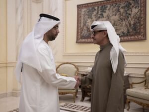 هزاع بن زايد يطلع على أبرز المشاريع الاستراتيجية لقطاعَي الطاقة والمياه في منطقة العين