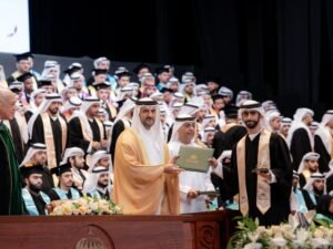 سلطان بن أحمد القاسمي يشهد حفل تخريج طلاب درجة البكالوريوس بجامعة الشارقة