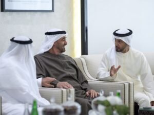رئيس الدولة يزور محمد بن بطي آل حامد