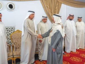 سعود بن صقر يعزي في وفاة سيف سلطان القاضي