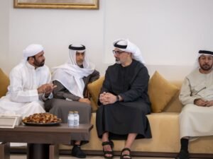 خالد بن محمد بن زايد يقدم واجب العزاء في وفاة حمد بن راشد بن حمد الهاجري