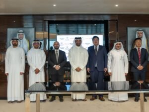 سلطان بن أحمد القاسمي يشهد توقيع مذكرة تفاهم بين "الشارقة لتقنيات الاتصال" وداتاكانفاس إنترناشيونال وأيه آي كارافان
